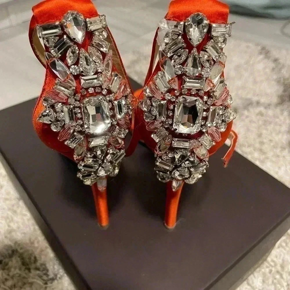 Badgley mischka NIB heels - Picture 6 of 9